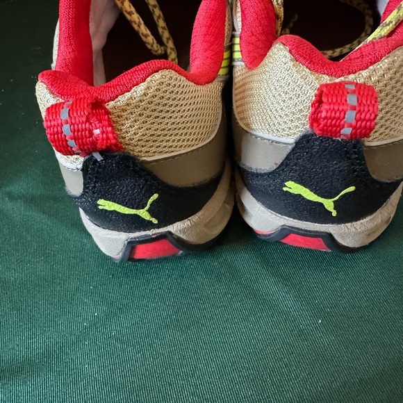 NWOT Women’s PUMA Fells Trail Running Shoes Khaki -Fossil-Sunny Lime Size 7 - Picture 3 of 13